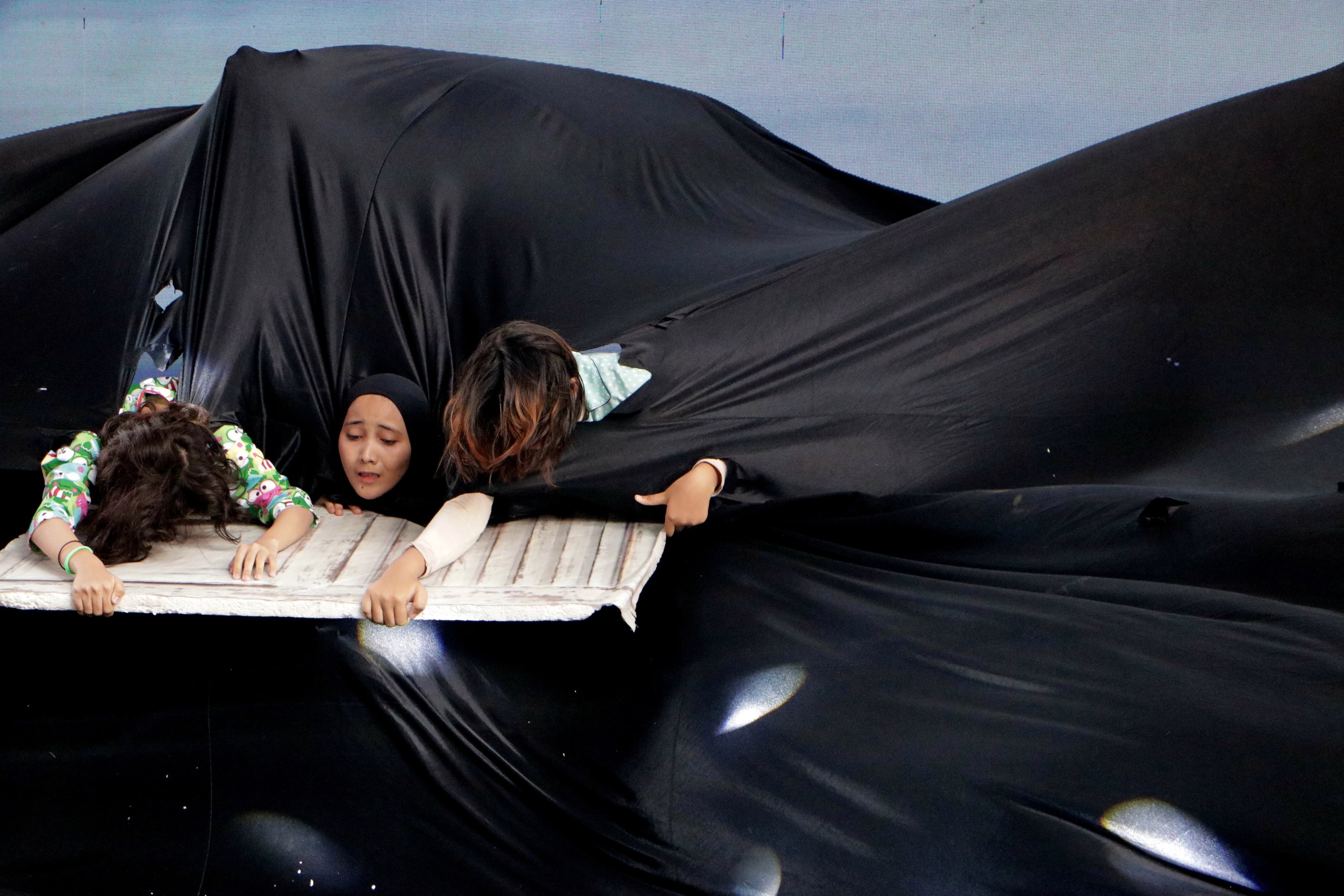 Tsunami mahadahsyat: Renungan seniman muda Aceh Tsunami mahadahsyat: Renungan seniman muda Aceh